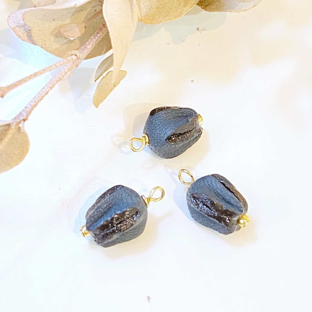 新色【レザーフラワーパーツ】エリカ(ブルーグレーカラー）ピン付２個入 - 4