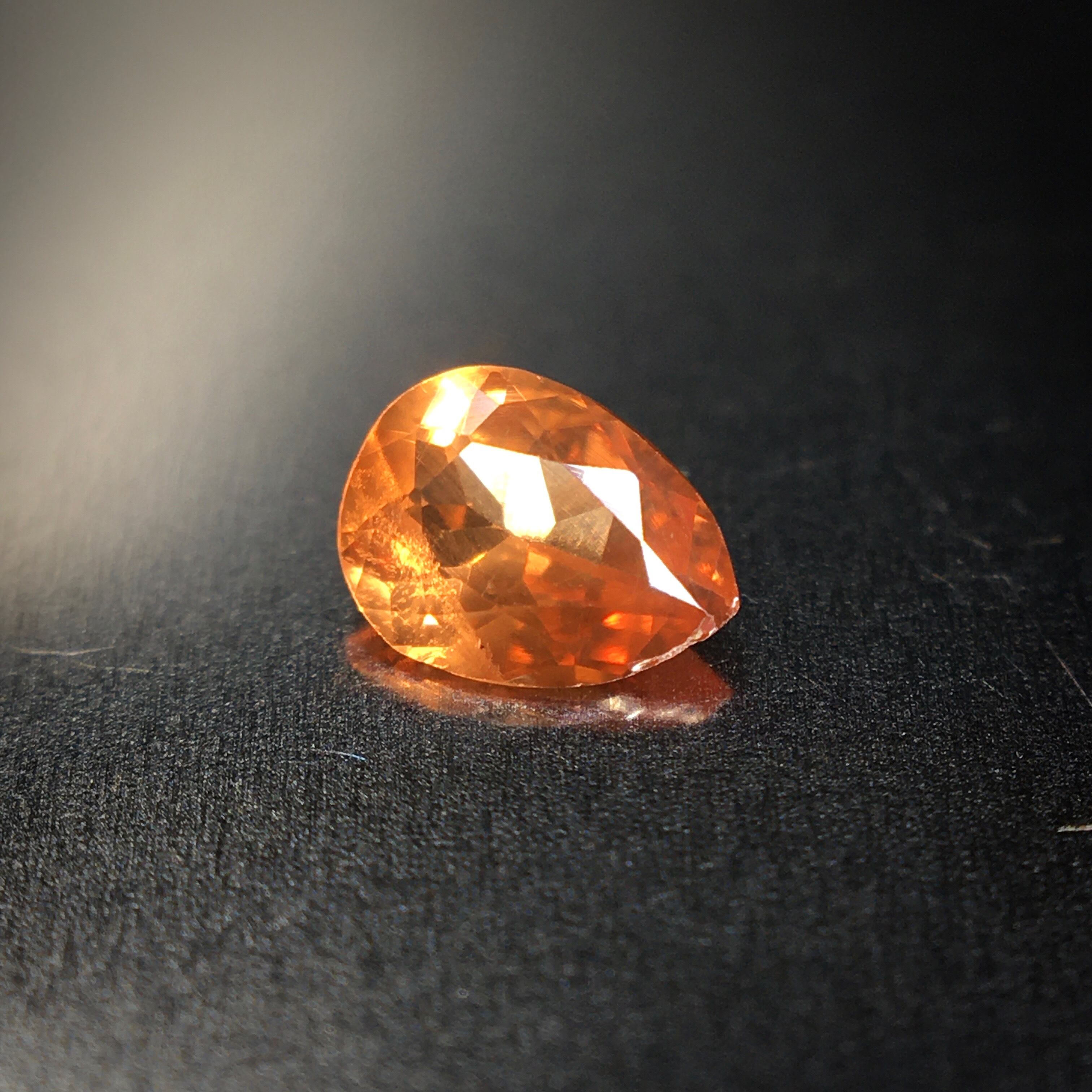 神秘のオレンジ色 0.17ct 希少石 天然 トリプライト
