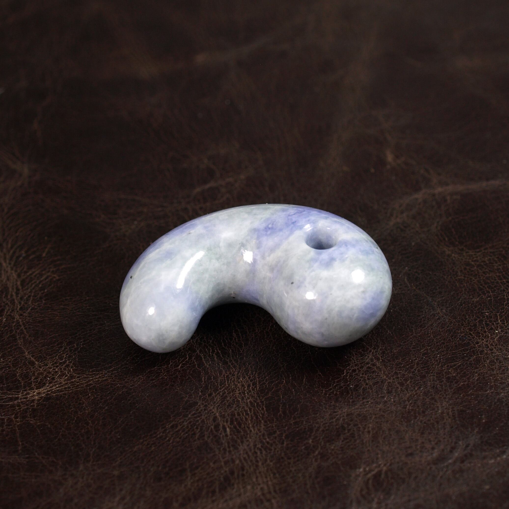 糸魚川翡翠 ラベンダー ヒスイ まがたま 勾玉 14.0g Lavender Jadeite