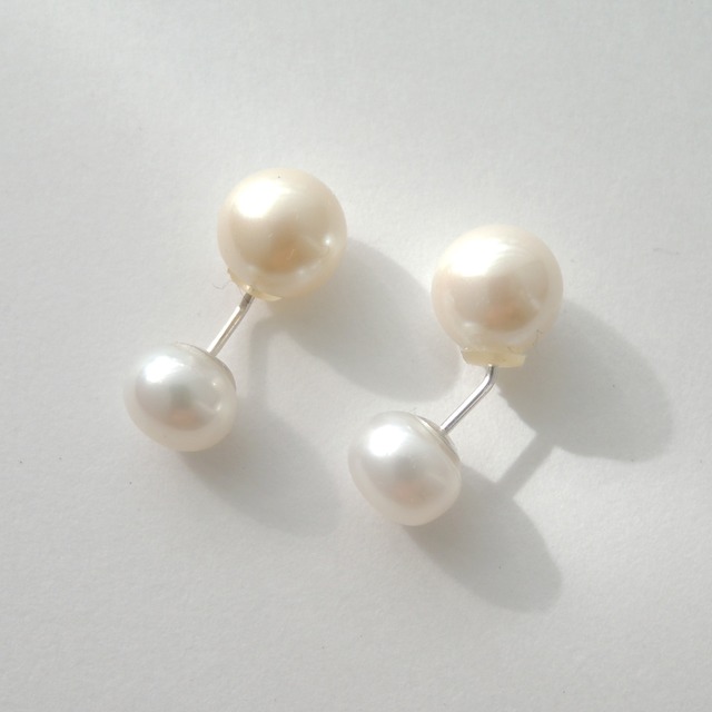 P_012 pearl earring