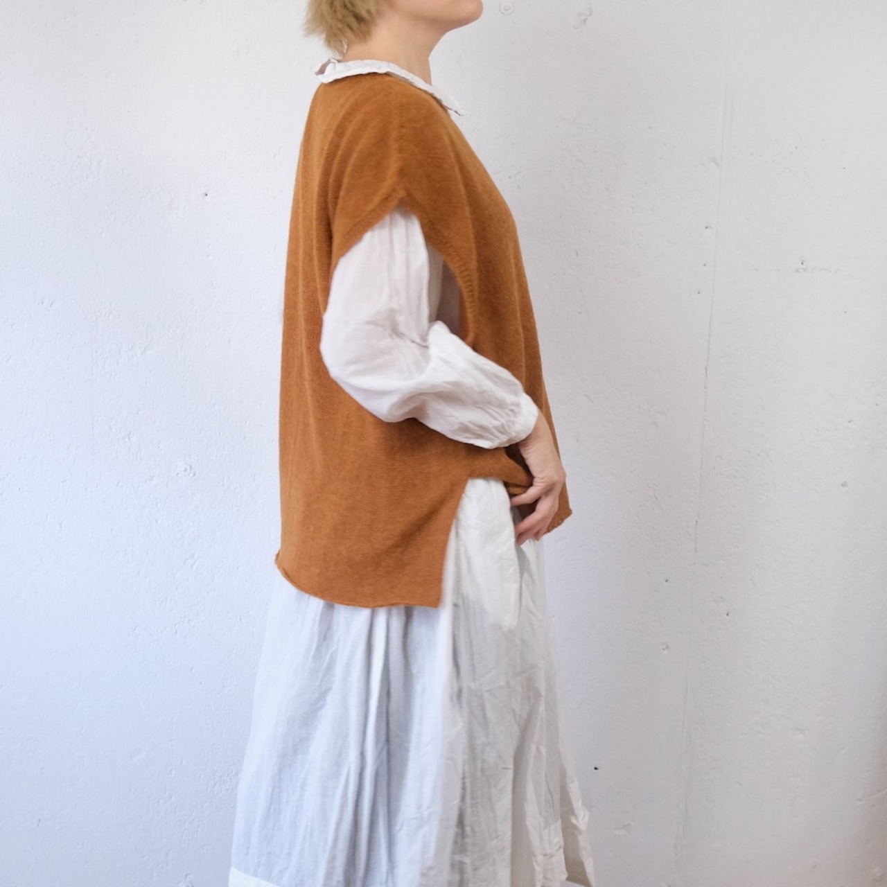 suzuki takayuki (スズキタカユキ) alpaca knitted cape ベビーアルパカ ニットベスト(ブラウン)