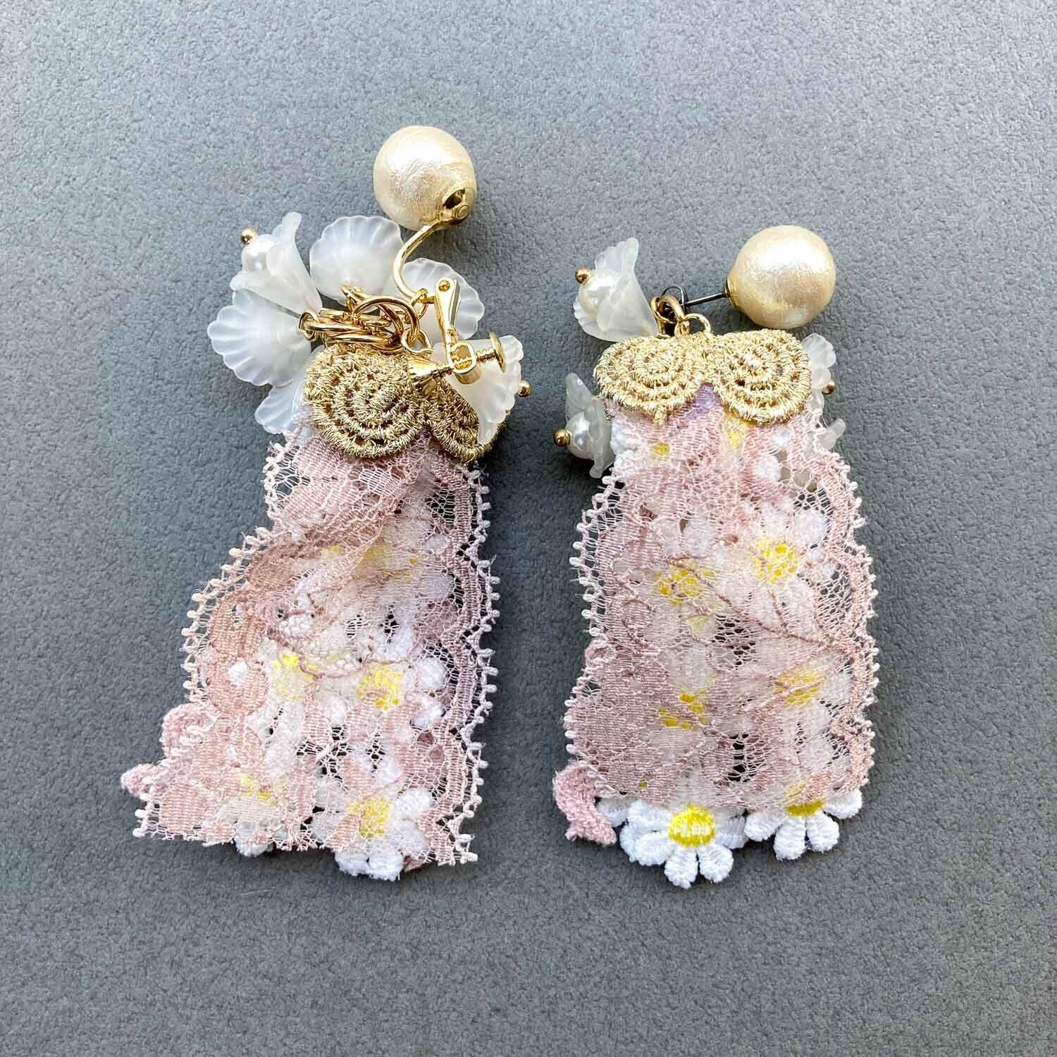 コットンパールといろいろレースタッセルの〈ピアス/イヤリング