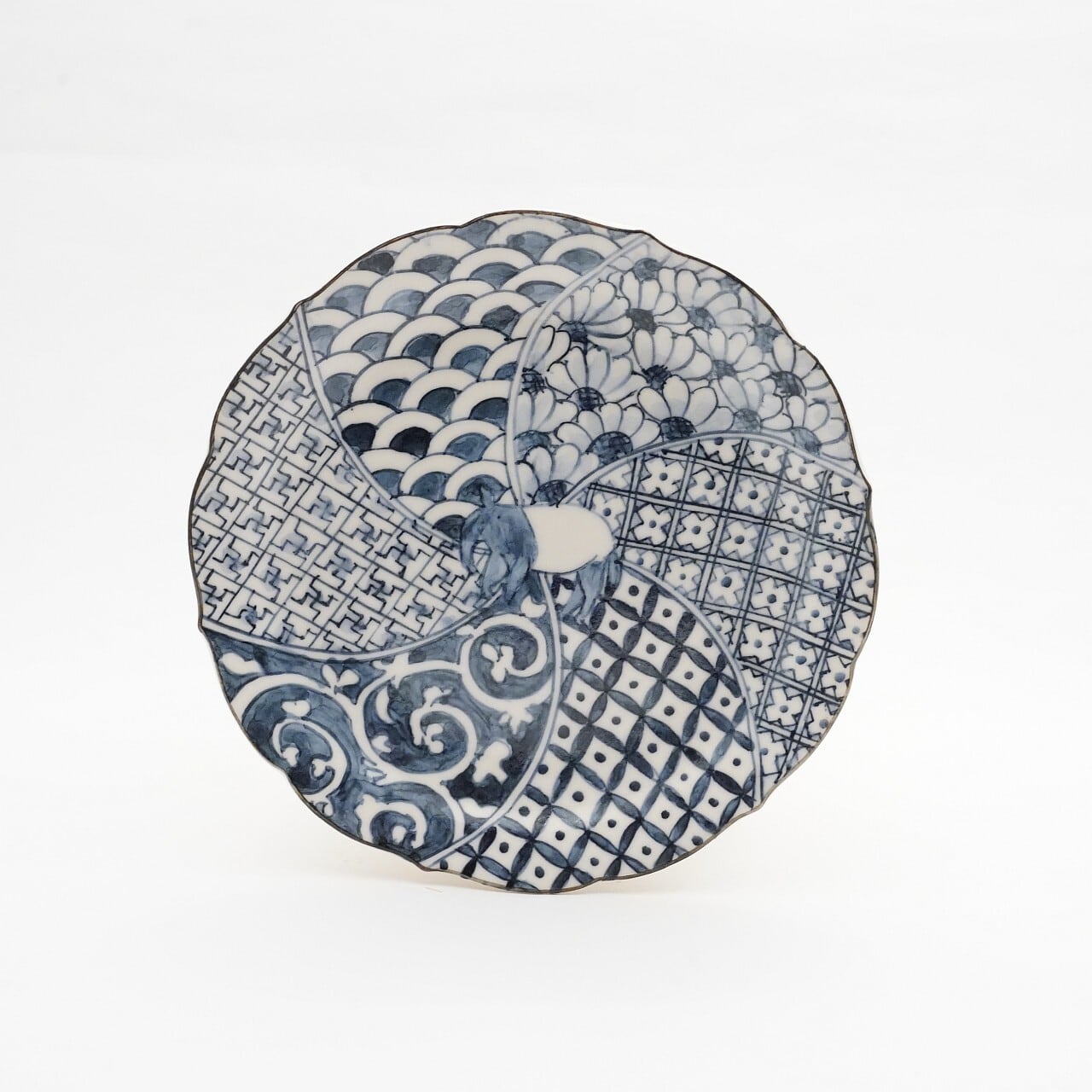 【陶彩工房Canoe】「祥瑞ばく」輪花皿 16-B