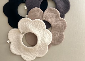 baby bib “flower”  〈monotone color〉