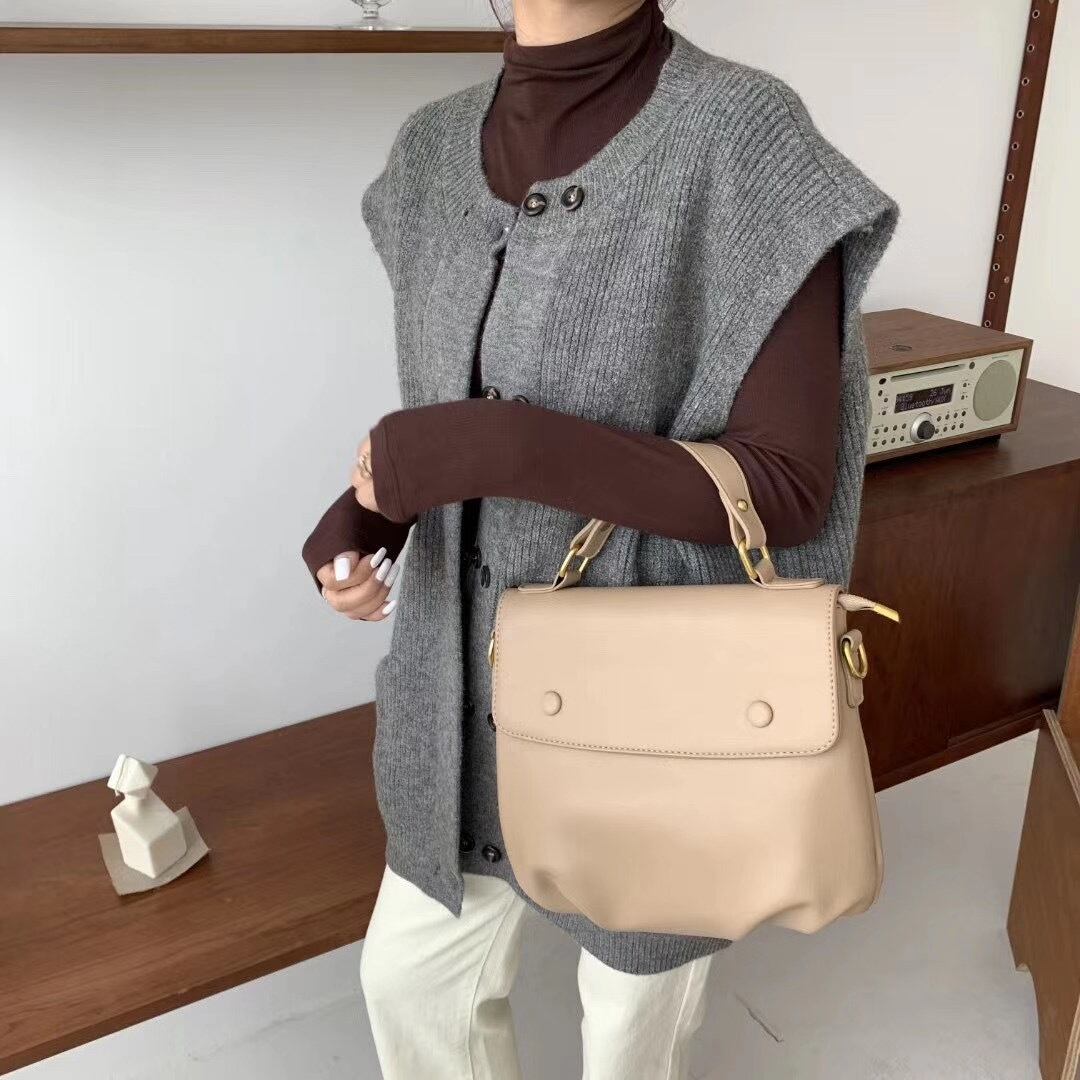 フラップハンドバッグ