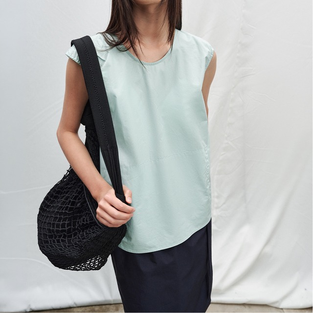 Back open gather blouse A00225
