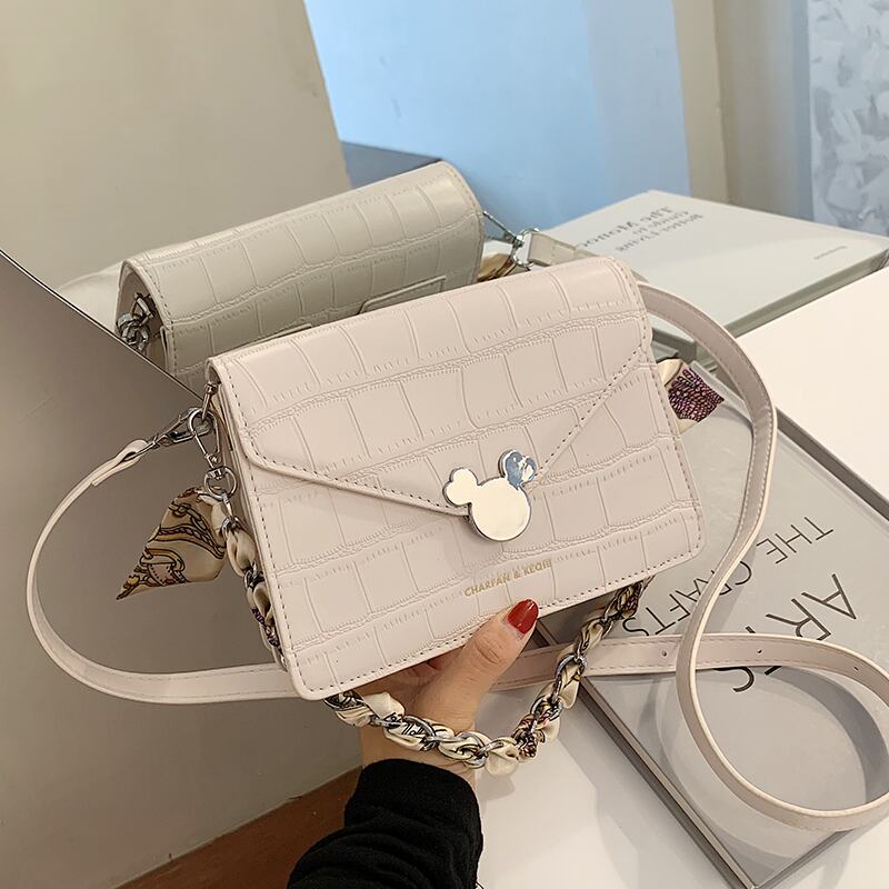 夏の小さなバッグ2020新しいトレンディなネットセレブウエスタンスタイルのチェーンショルダーメッセンジャーバッグシンプルで用途の広いファッション小さなスクエアバッグ Tiancai_Wing_Bag1590518