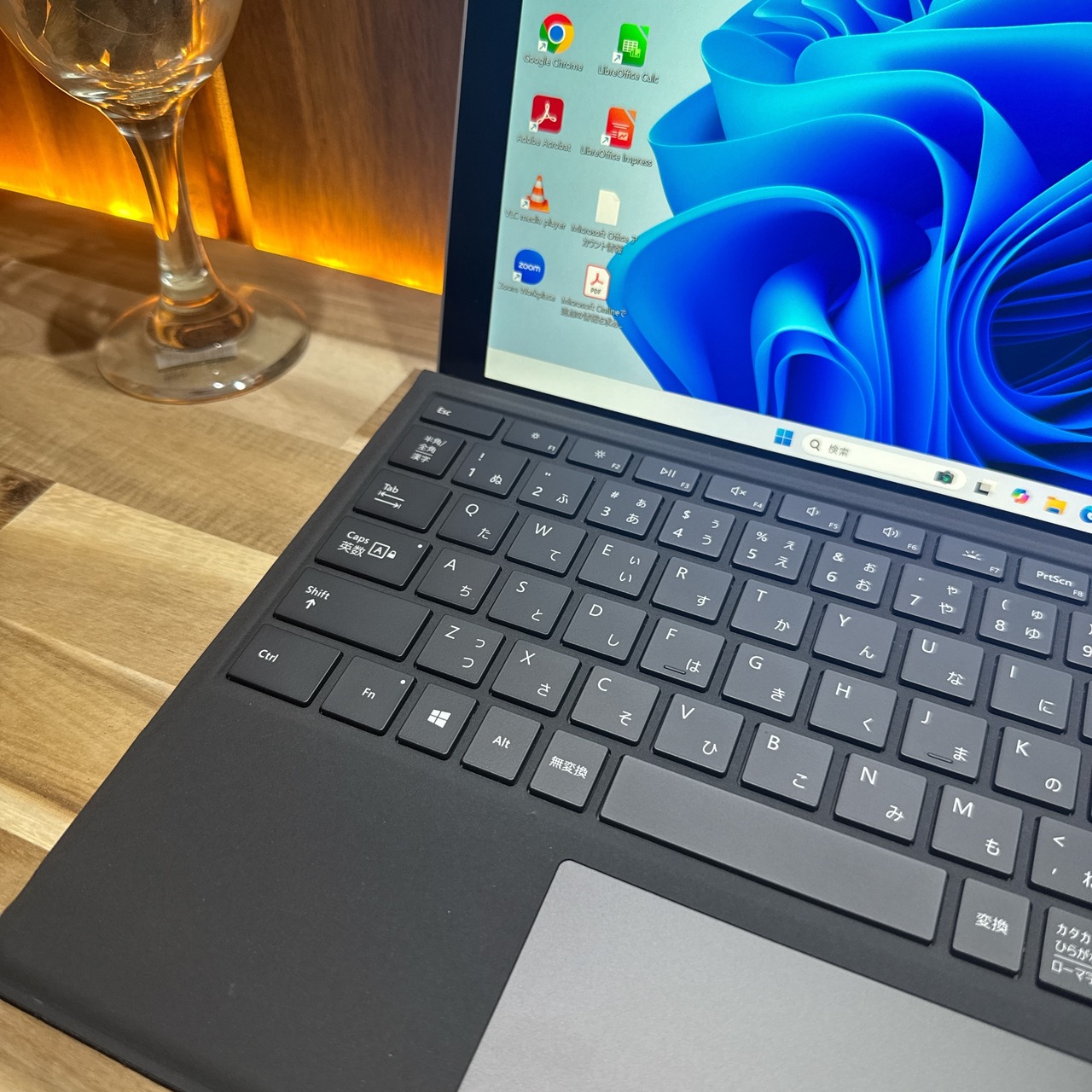 \ 公式ショップ限定価格❣️/ 美品《LTEモデル》Surface Pro 5 プラチナ 2in1 タッチパネル式 メモリ4GB SSD128GB ノートパソコン 安心サポート＆3ヶ月保証付き