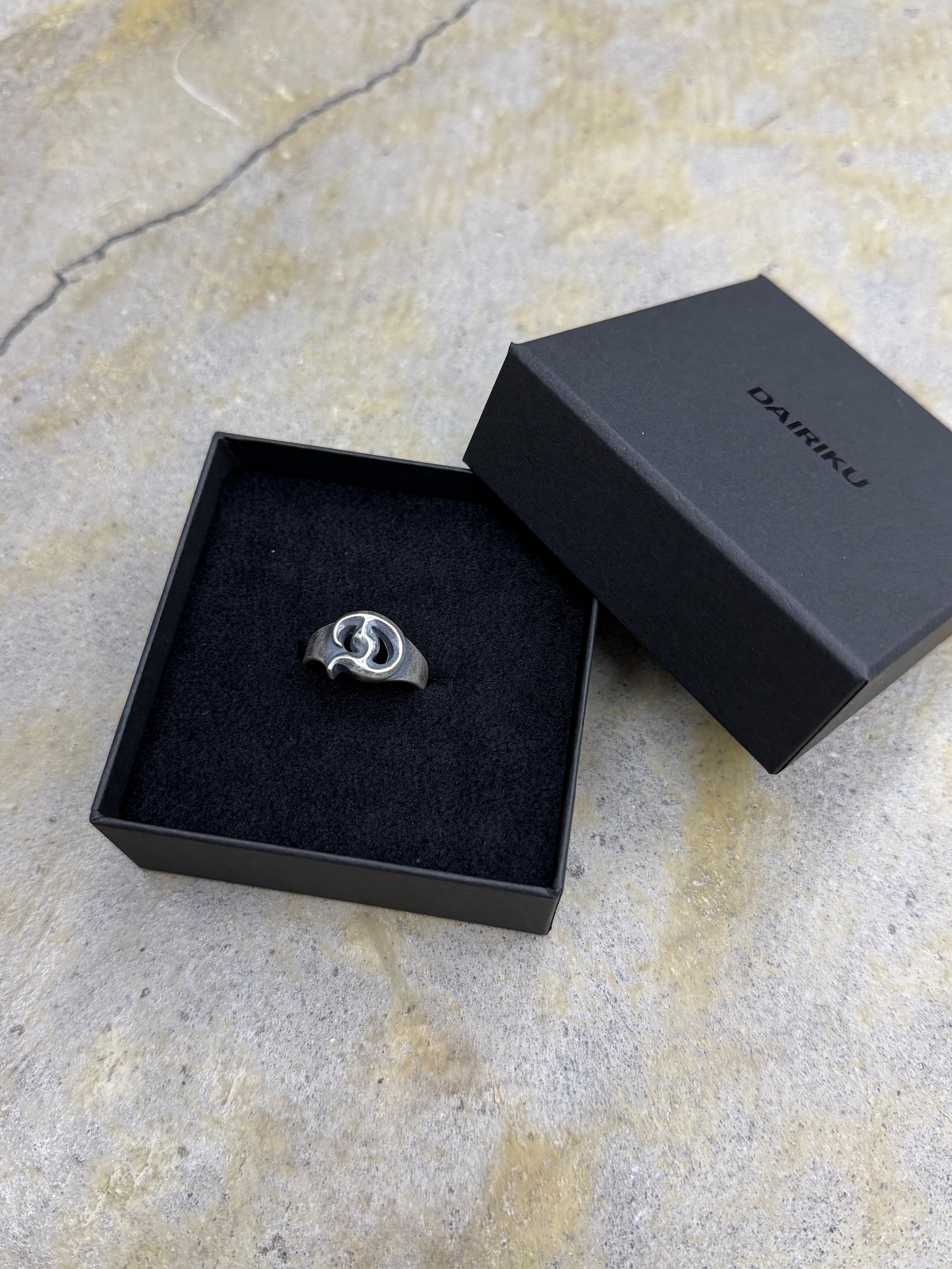 DAIRIKU | D Silver Ring | Antique | HOWDAY