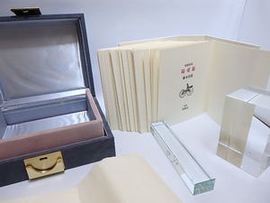 飾画歌集　陽帝領　限定222部　直筆歌署名入　未綴50葉・貼写真50点　/　塚本邦雄　　[28649]