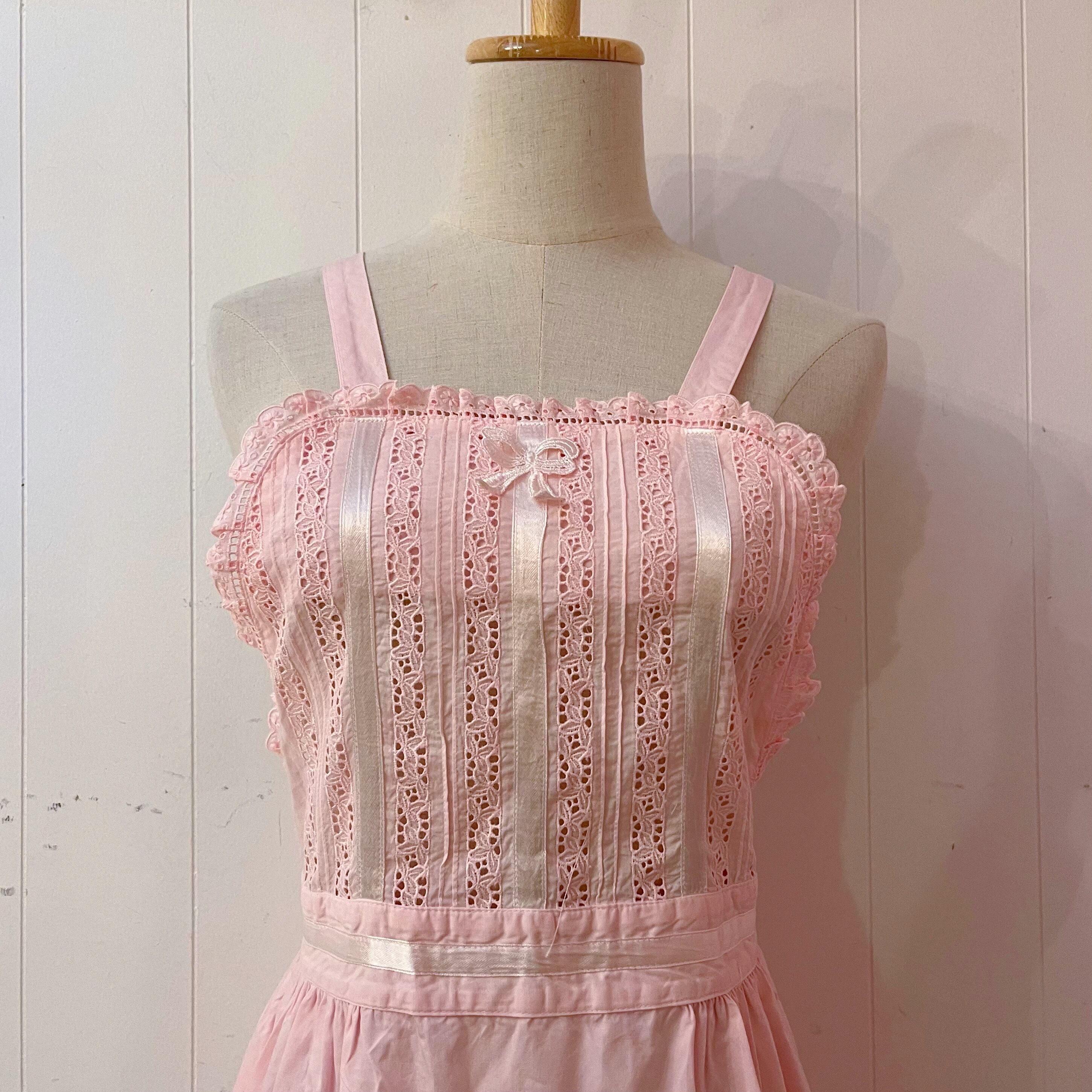 pink ribbon frill apron