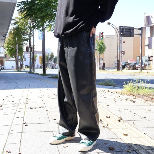 awasa " フェイクレザー オーバーパンツ ( Black ) "