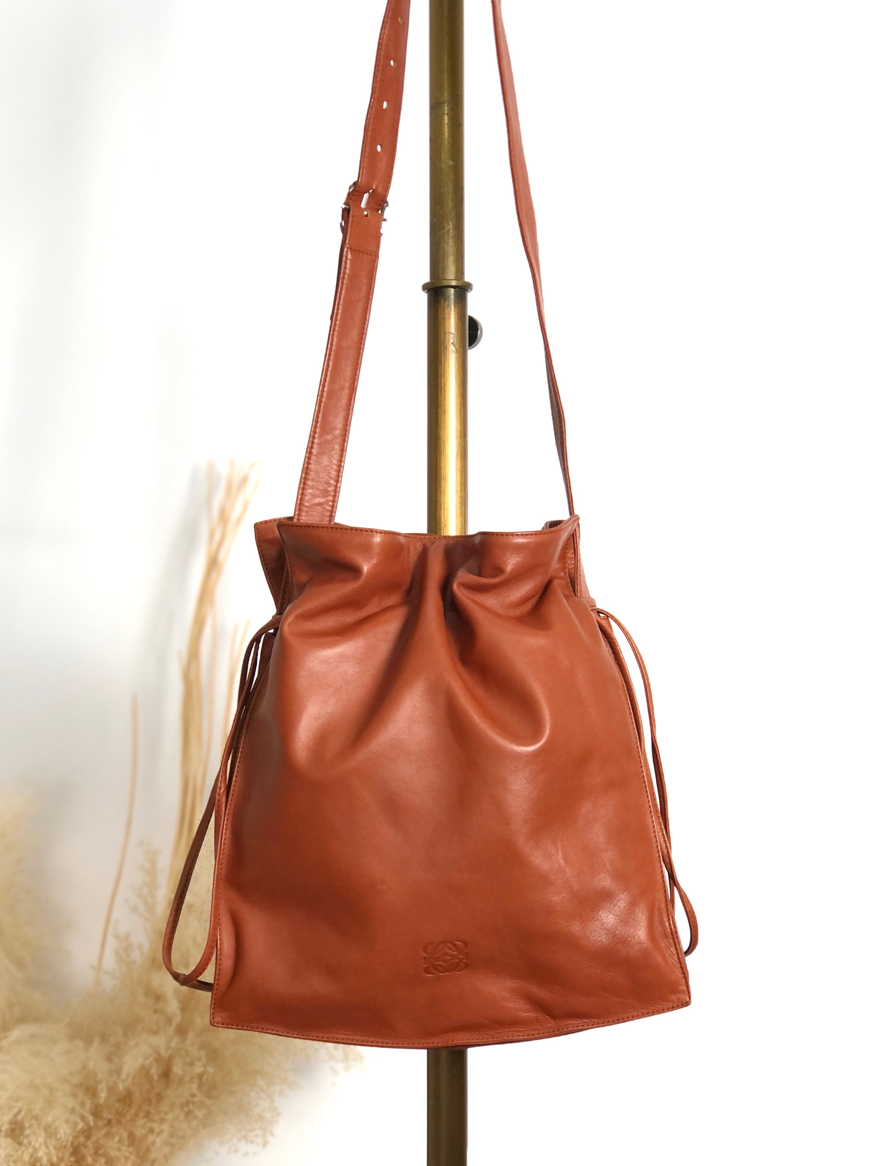 LOEWE ロエベ ショルダーバッグ ブラウン アナグラム ナッパレザー 巾着 vintage ヴィンテージ オールド pyzej6