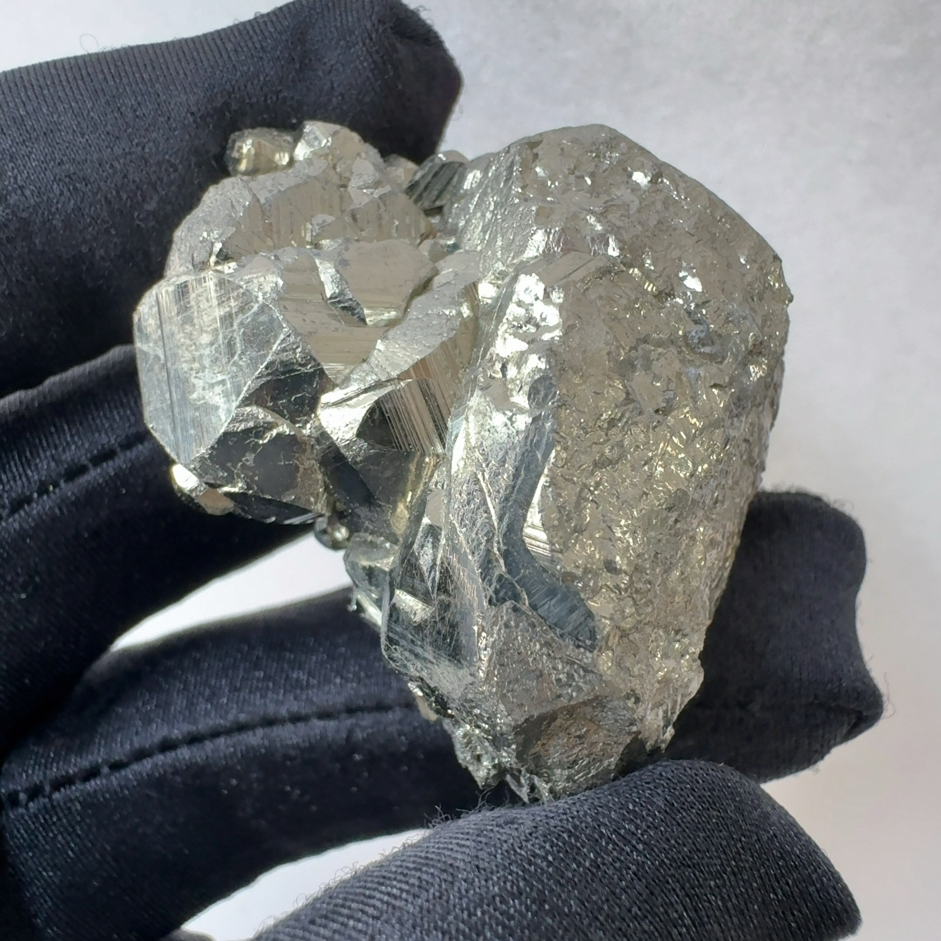 E24655】 黄鉄鉱 パイライト pyrite ペルー 天然石 鉱物