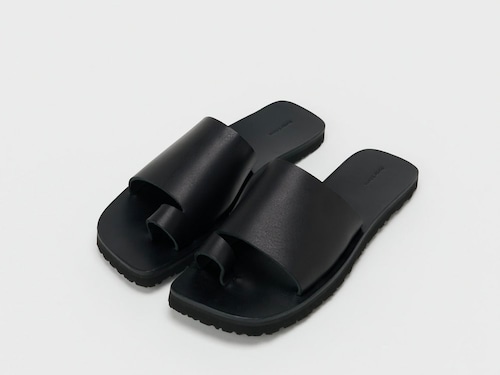 Hender Scheme” house made ///arjah black”