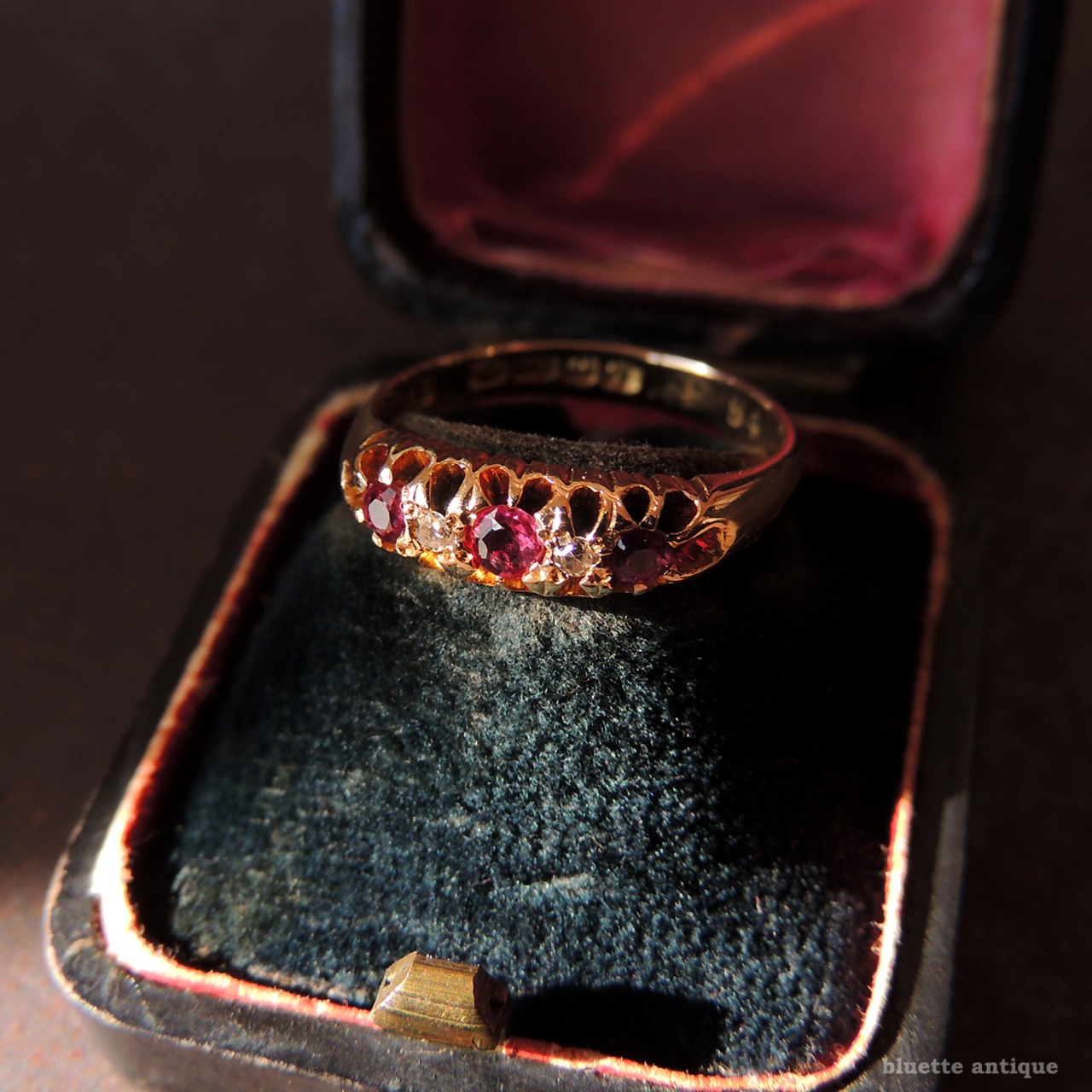 英国アンティークジュエリー 18ctゴールド 天然ルビー 天然ダイヤモンド リング【約10号】（ソーティングメモ付）
