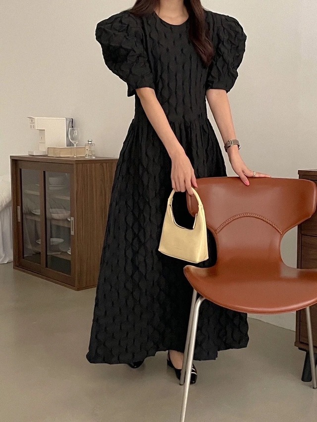 パフショルダーワンピース