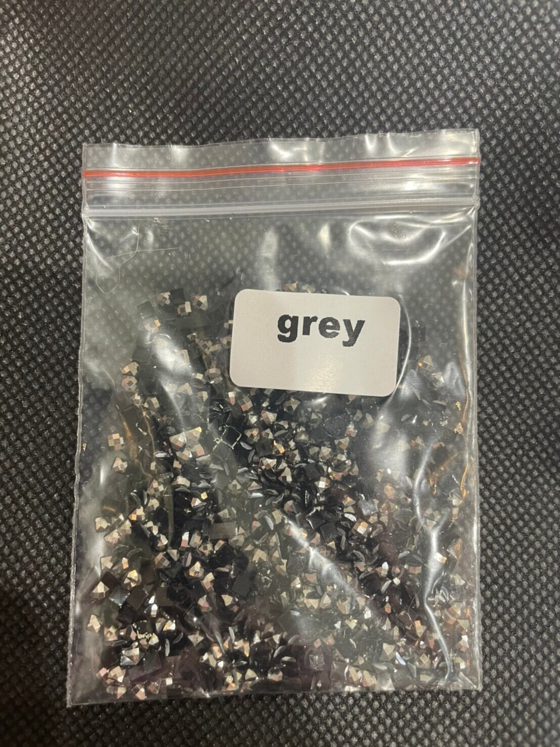 【grey】メタリックビーズ⭐︎四角(square)ビーズ 5g入り