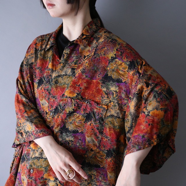 dark coloring flower art pattern over silhouette s/s/ shirt