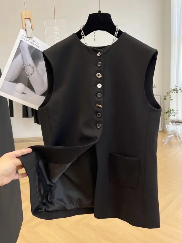 キレイめボタンベスト