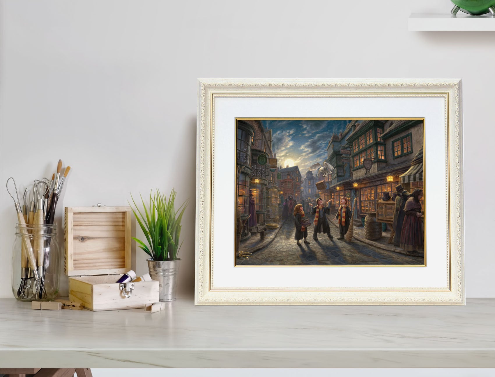トーマス キンケード スタジオ「ハリー・ポッター/ダイアゴン横丁」額縁 作品証明書 展示用フック付き アートプリントポスター