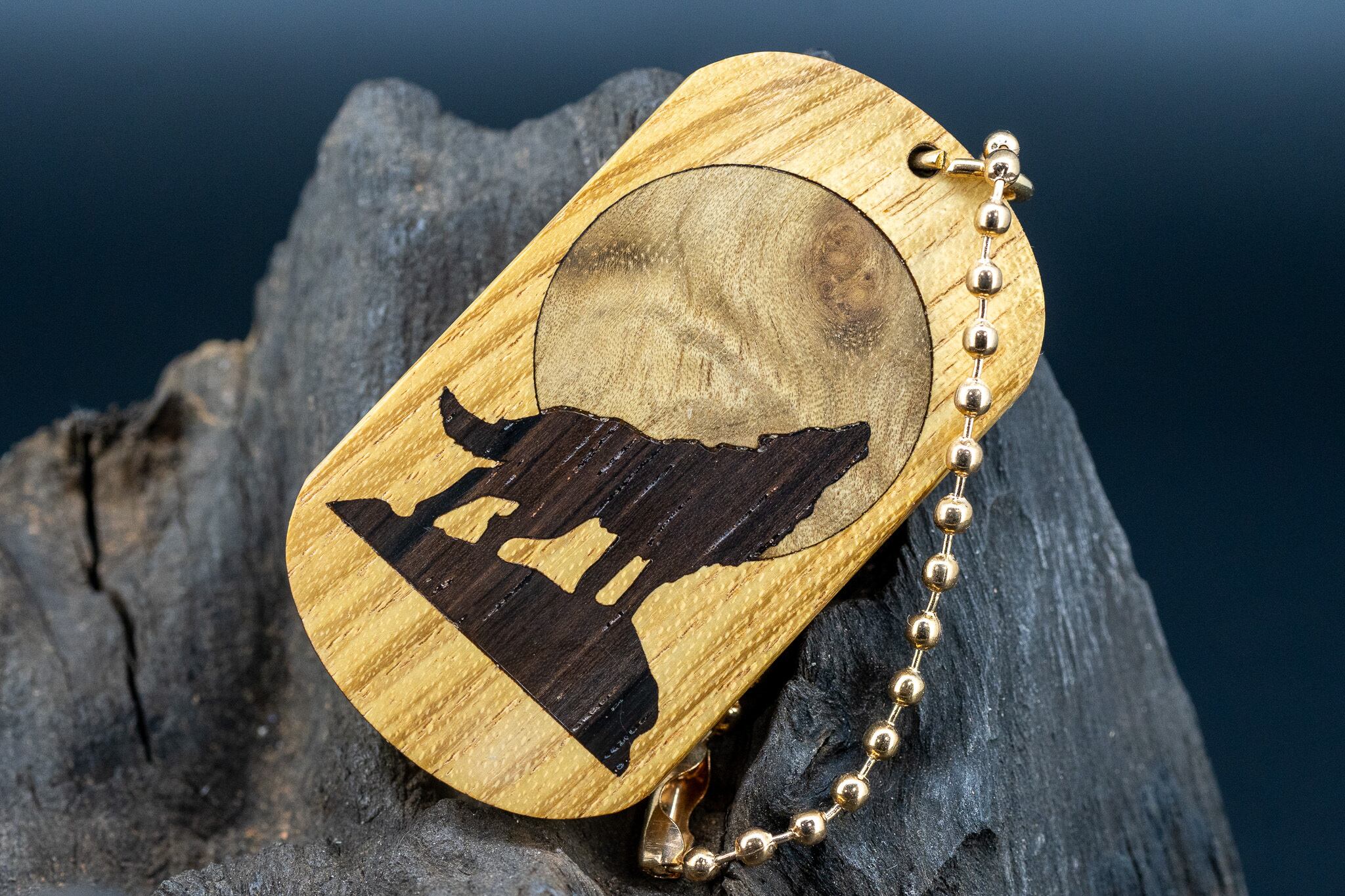 【黄金の木】 御蔵島 金桑 ドッグタグ 象嵌 月と狼