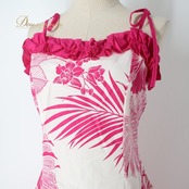 フラダンス 衣装 ワンピース ドレス ホワイト系 トーチジンジャー ハワイ製 モンステラ柄 ハワイアンプリント TorchGinger ハワイアン アロハ フラ ダンス レッスン 練習 ピンク系 白 ピンク フリル キャミソールドレス 付け袖 かわいい おしゃれ 華やか 鮮やか オーガンジー 袖付き 鮮やかな色合い かわいいデザイン フラ教室