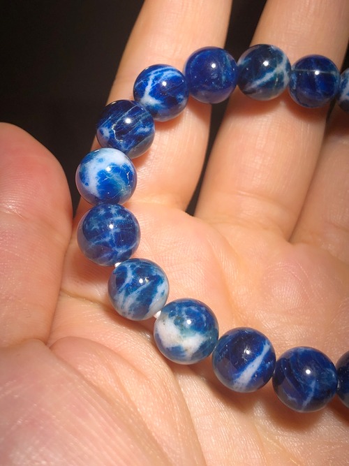 まわりの足並みに合わせることなく、軽やかに進むオーダーブレス《ブルードラゴン》