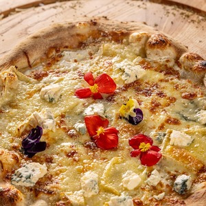 フランス産 グラスフェッド フルム・ダンベール AOC 600g｜フレッシュカット ブルーチーズ Fourme d’Ambert AOC 600g – Grassfed Mild French Blue Cheese | Fresh Cut
