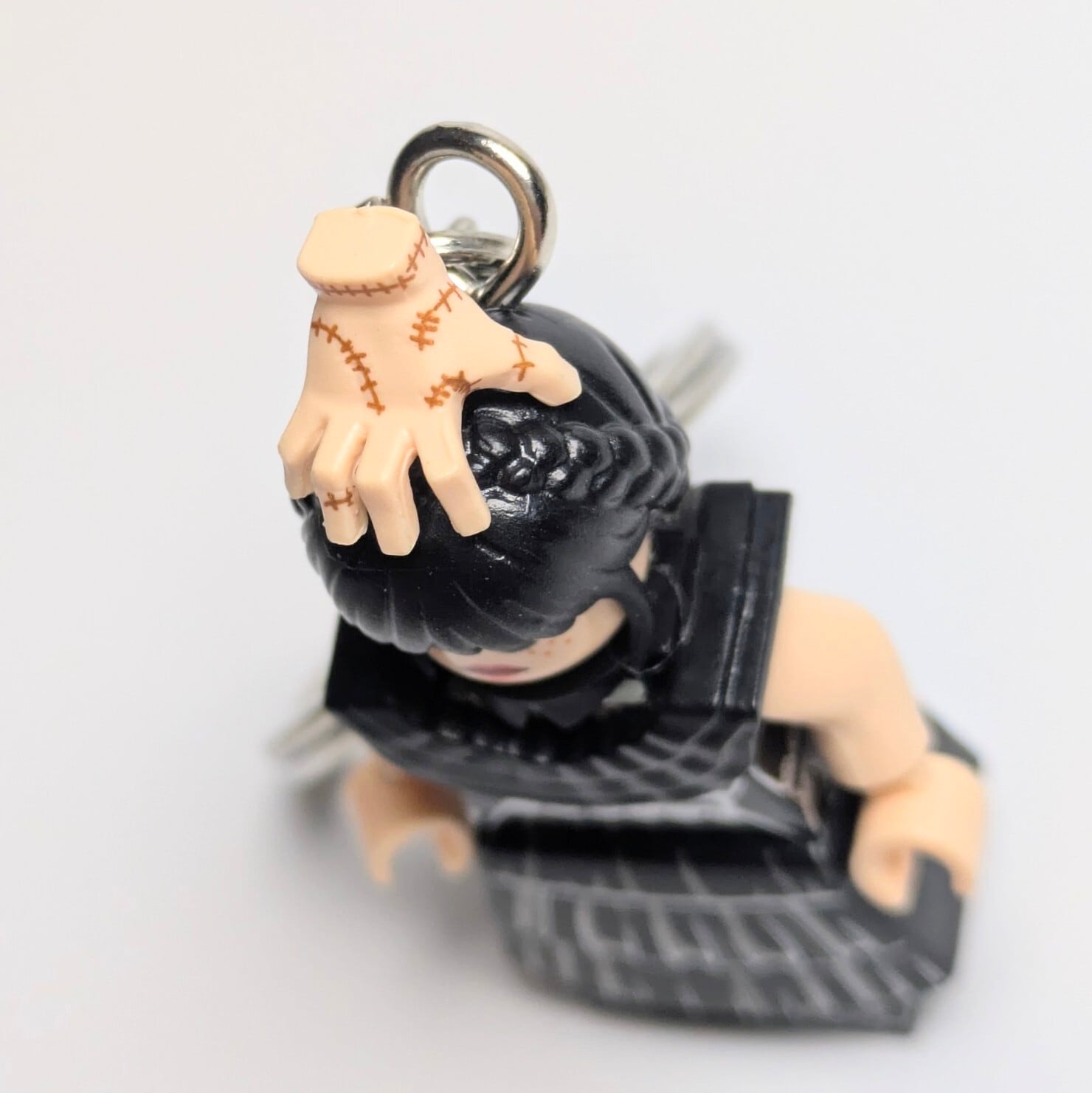 再入荷！【ブロックフィギュアキーホルダー ★Wednesday / ウェンズデー コスチューム PARTY ver. 】 〚アメリカン雑貨 アメトイ〛