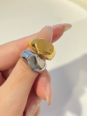 Volume heart ring