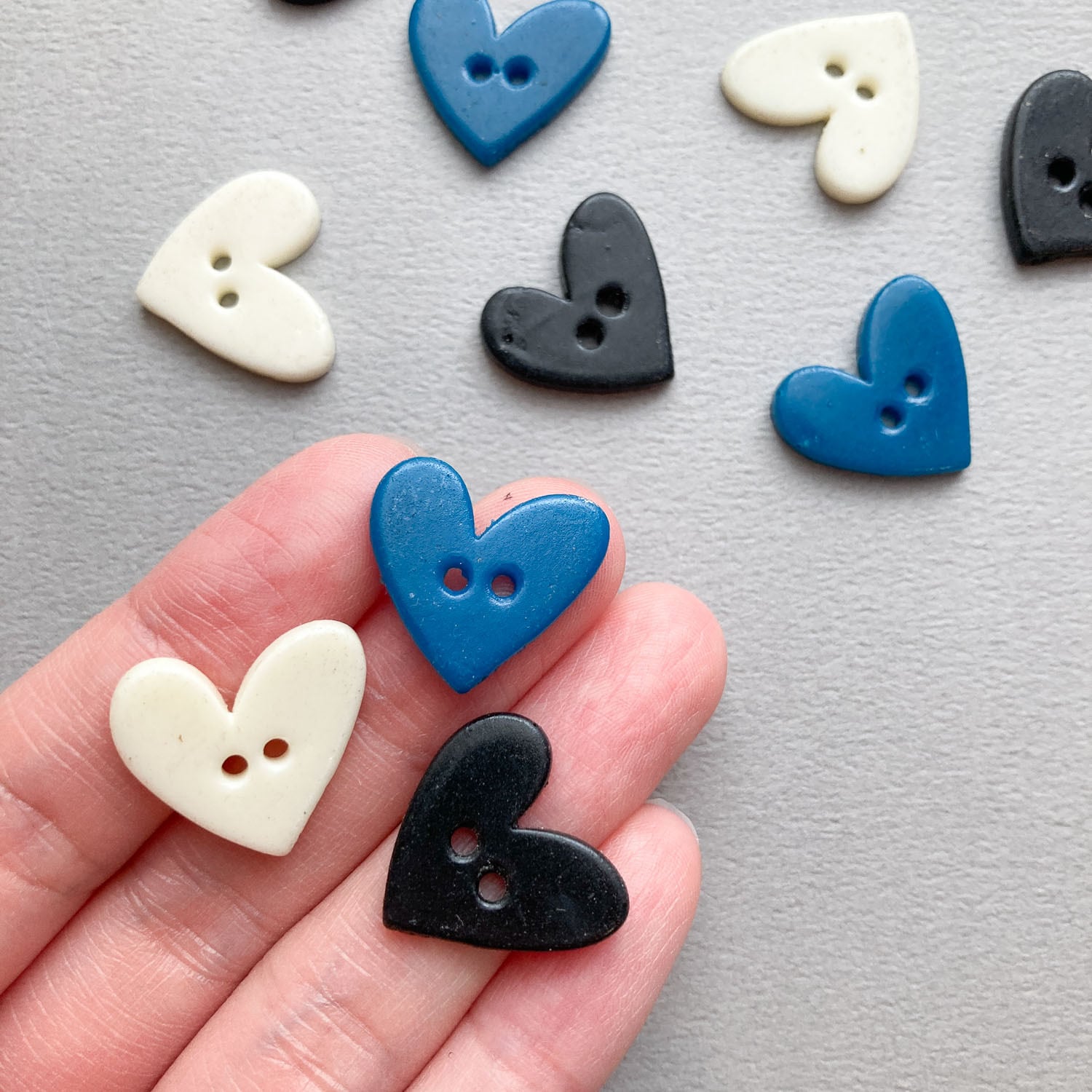 再入荷〉いびつハートの2穴ボタン | Dua-アクセサリーパーツショップ