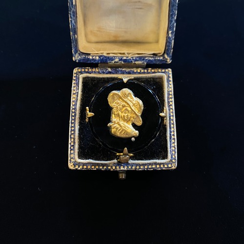 Gentleman in plumed hat cameo ring