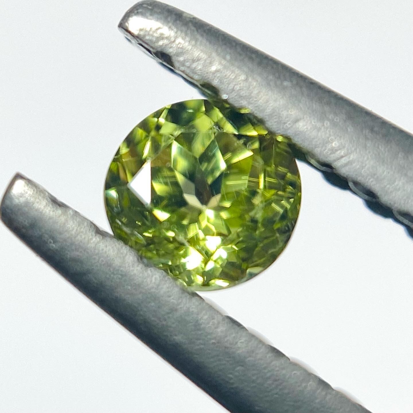 宇宙からの使者 パラサイトペリドット