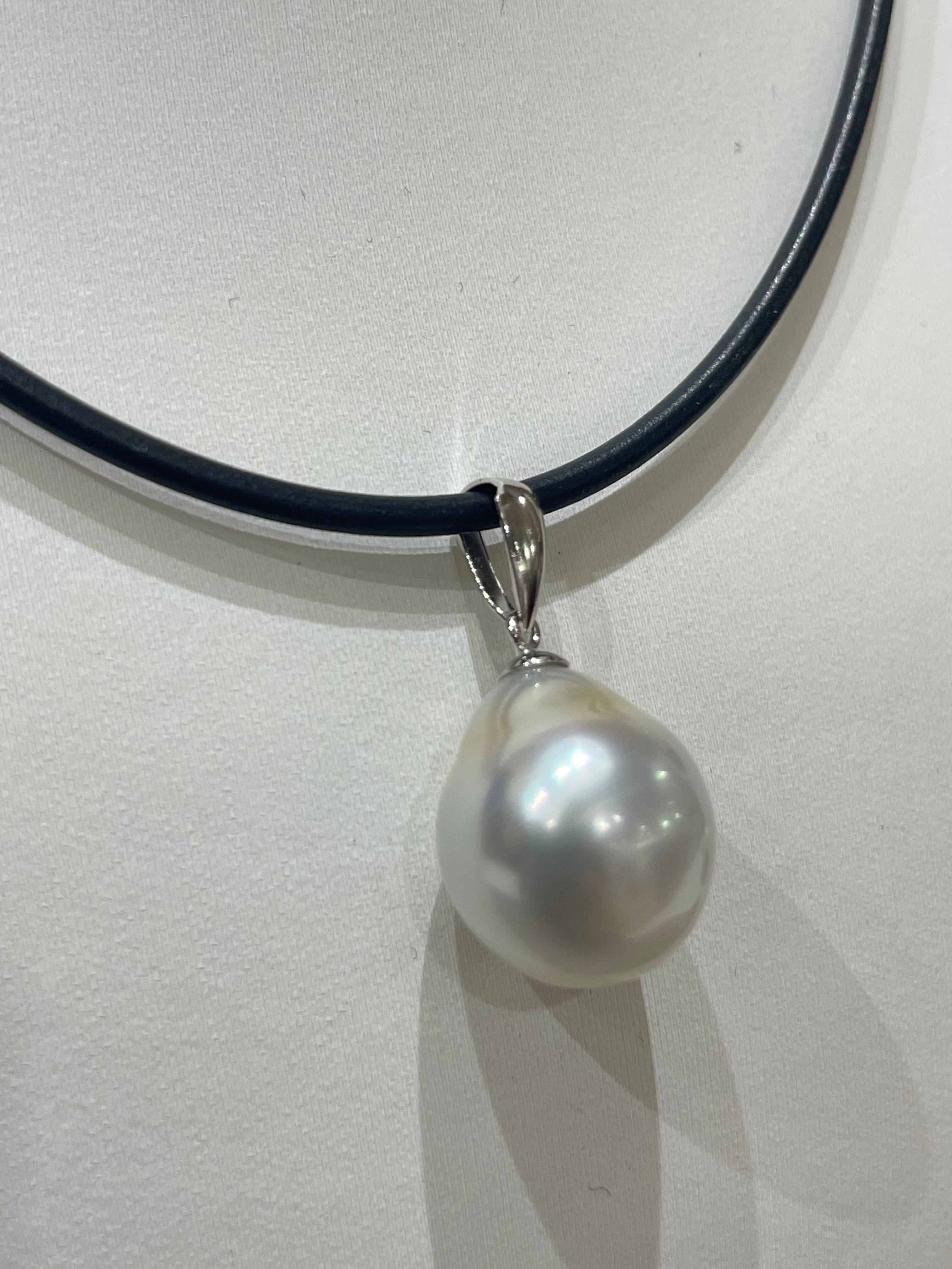 K18ホワイトゴールド南洋バロックパール