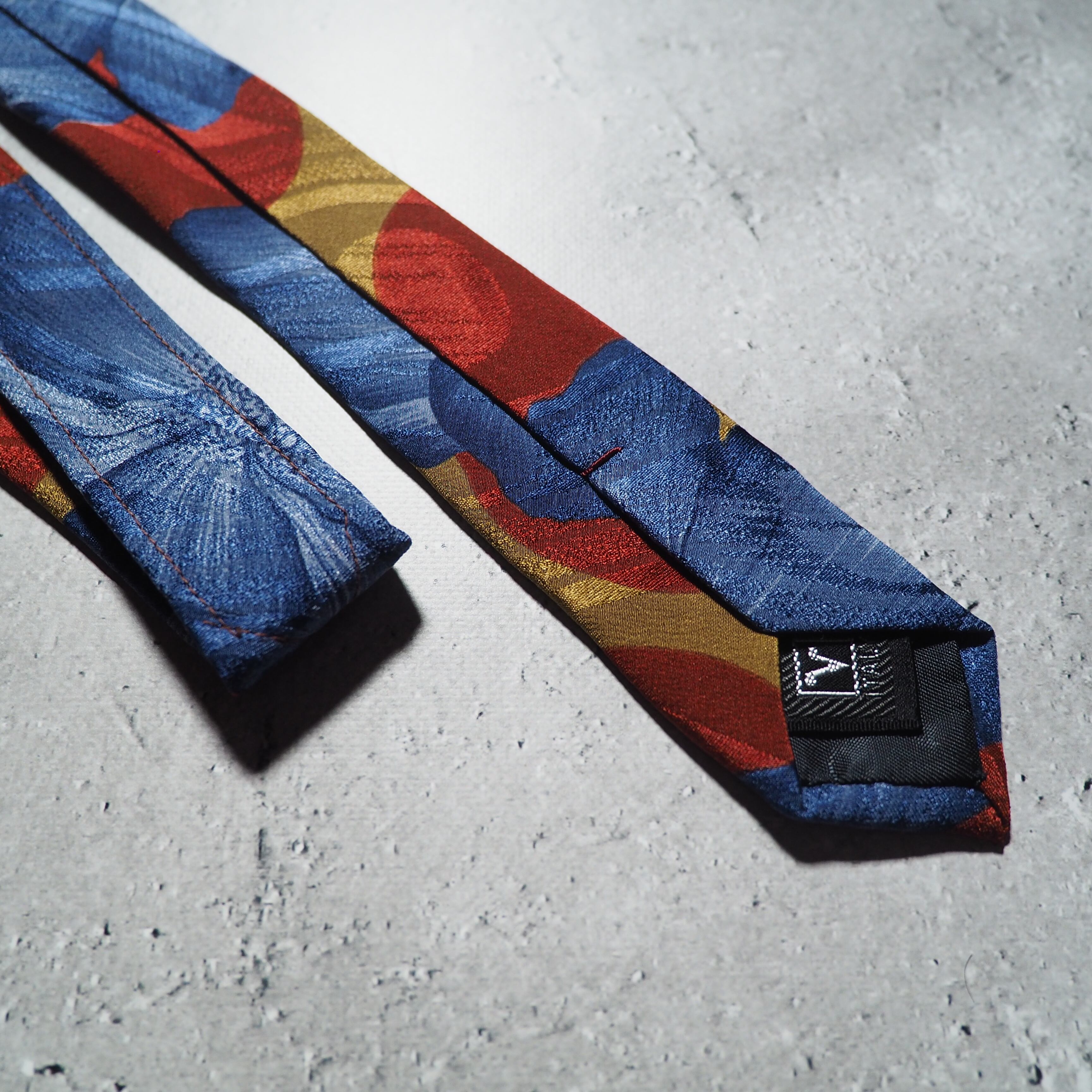 Beautiful cold flower × Dot pattern vintage silk Tie