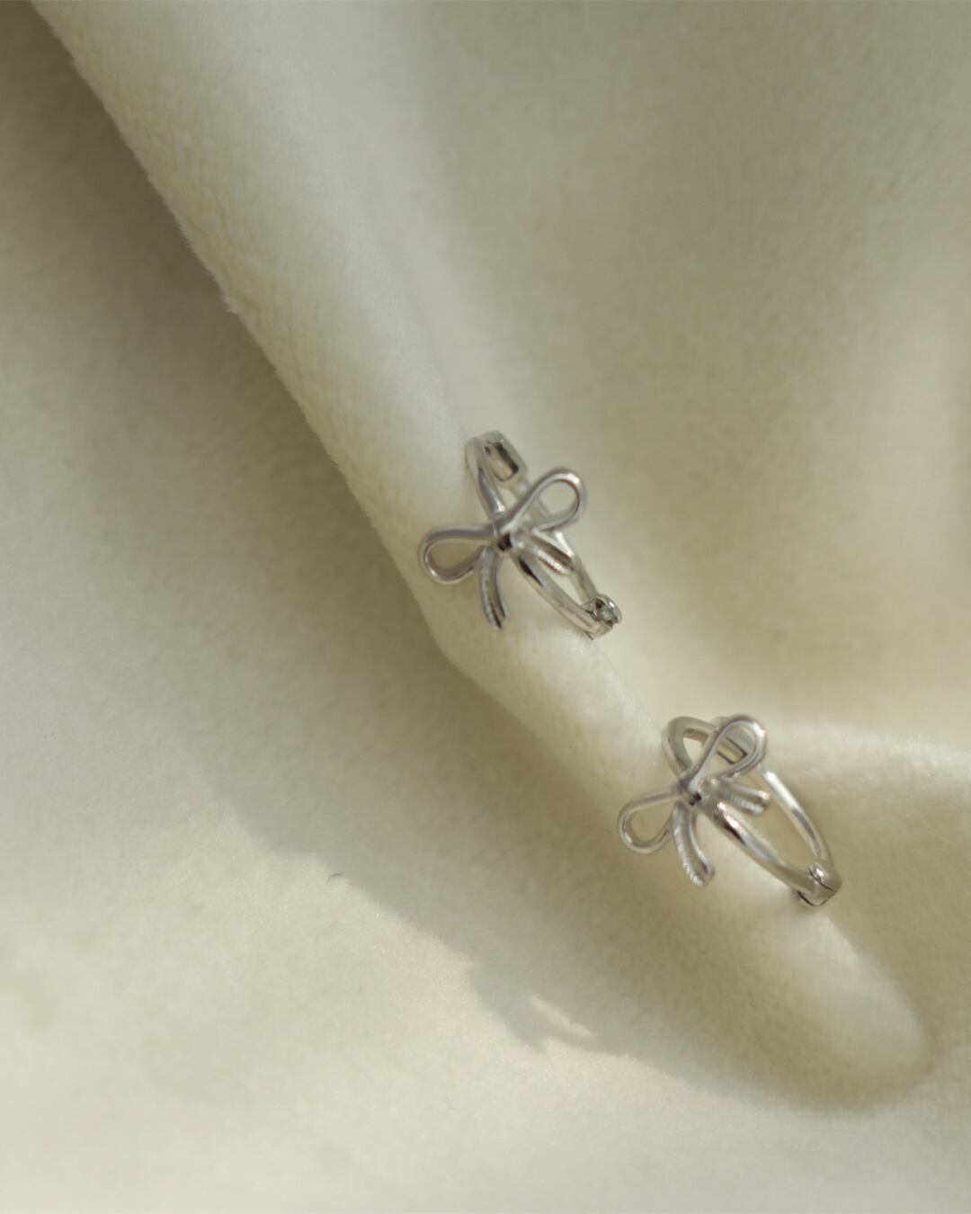 シルバーリボンモチーフピアス G25036