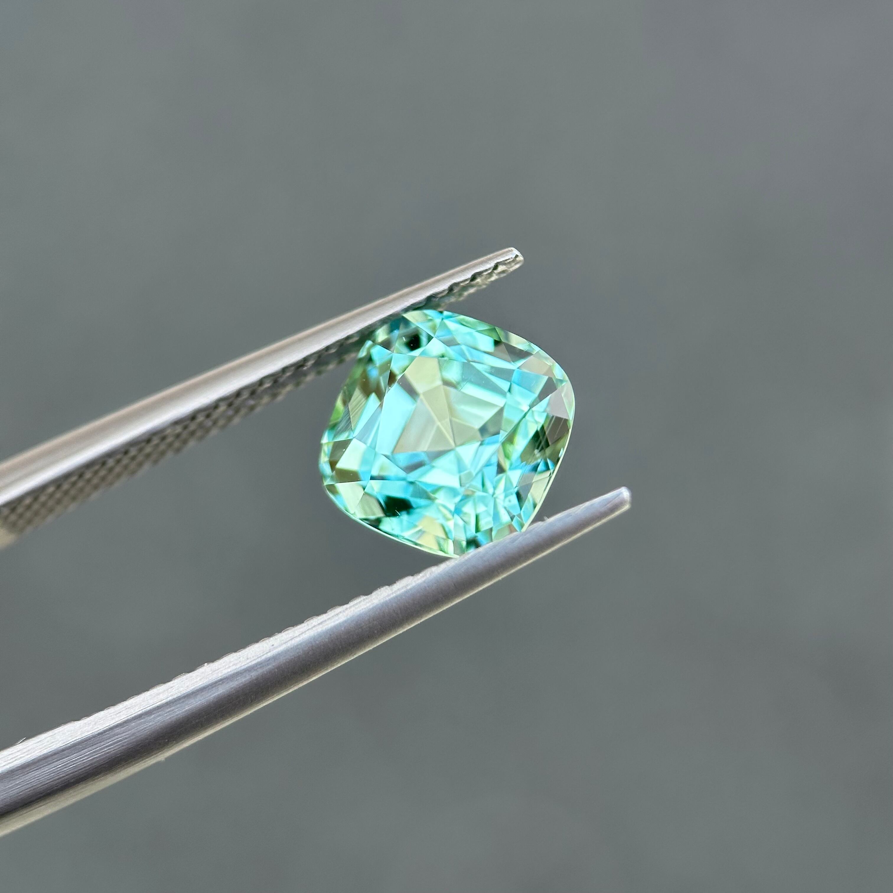 シーフォームグリーントルマリン 8.1x8.1mm, 2.87ct, ナイジェリア産