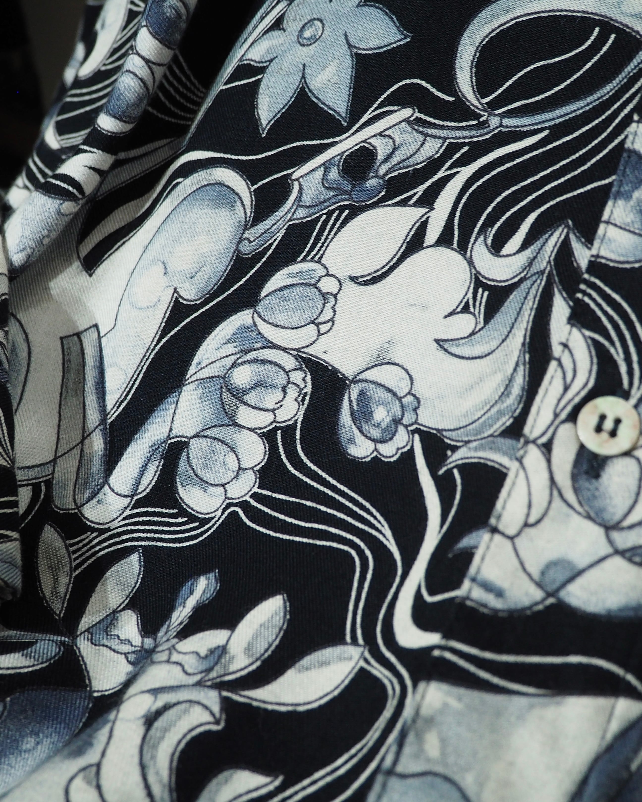 1990s " Made in Italy " Beautiful Monotone Flower All Over Pattern Vintage Loose Shirt