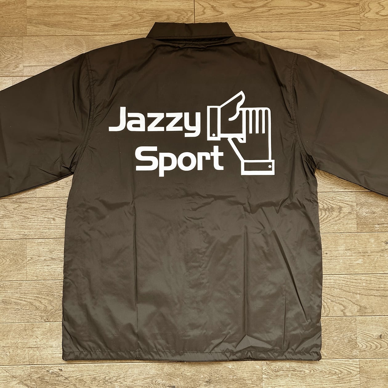 残り1点〉J.S. ロゴ コーチ ジャケット（ブラウン） | Jazzy Sport