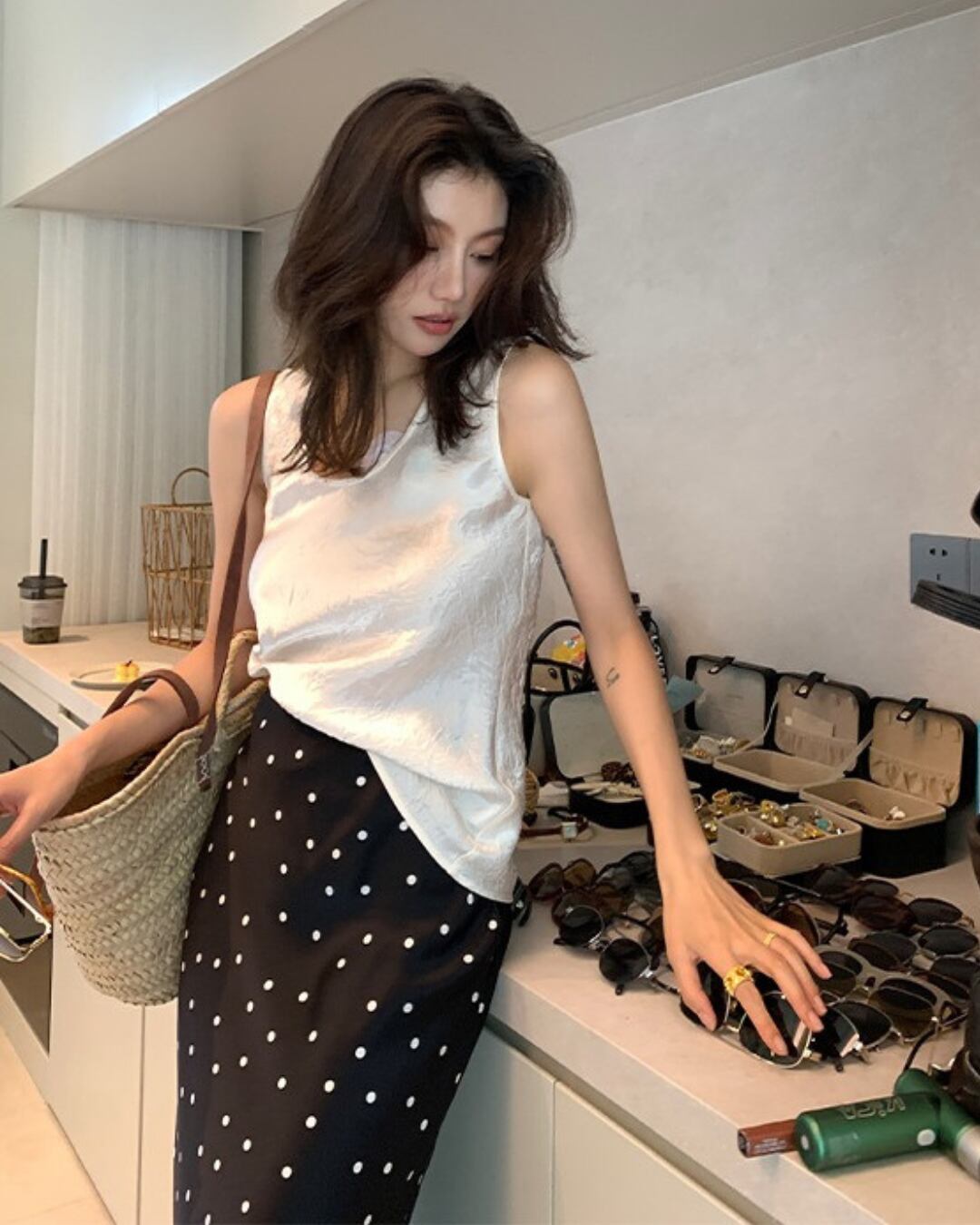 サテンライクVネックキャミトップ S25455