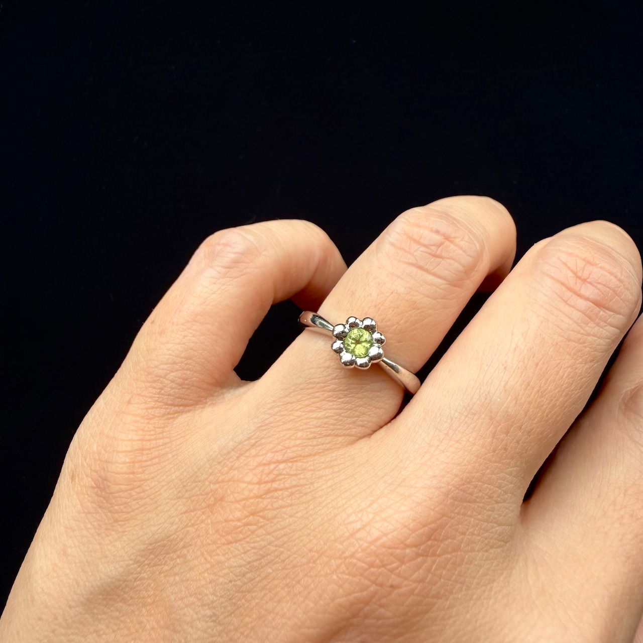 Vintage Flower Peridot Silver Ring
