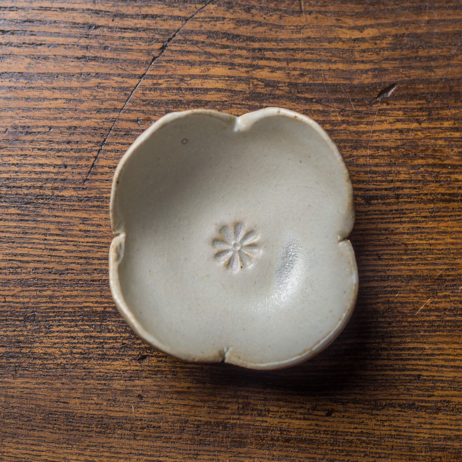 白釉 花形小鉢／阿部 恵里