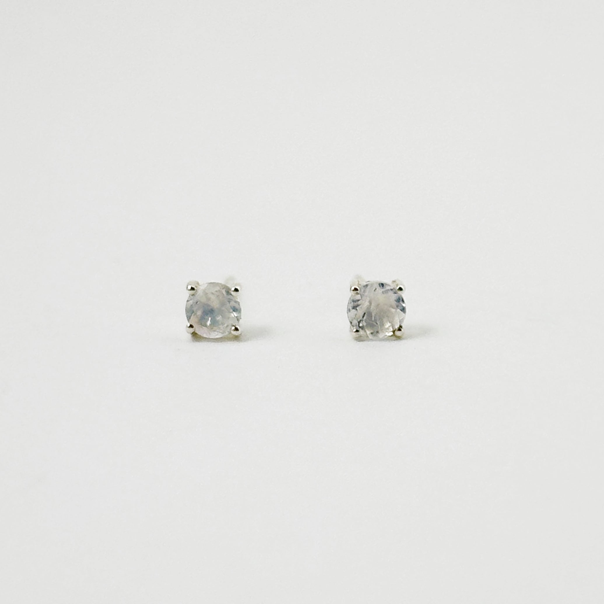 レインボームーンストーン ミニスタッドピアス