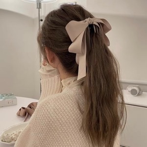 beige ribbon banana hair clip