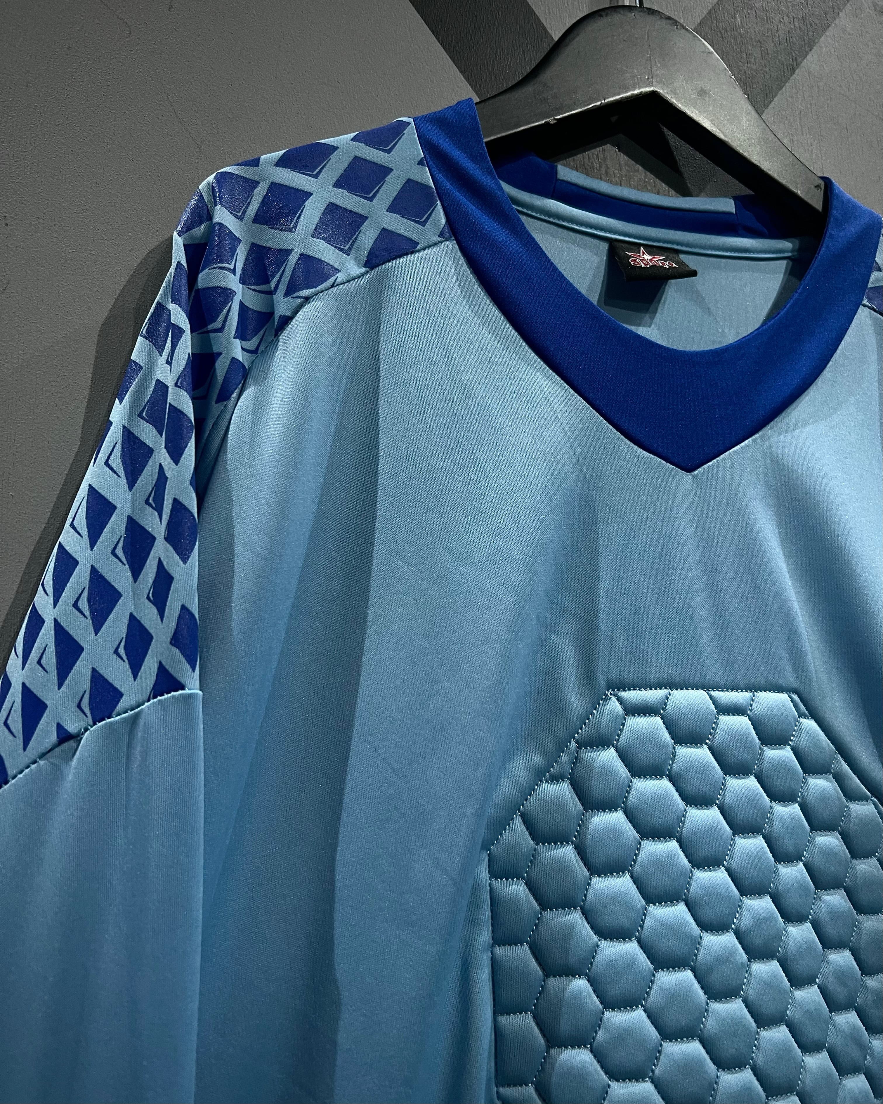 X VINTAGE】Geometric Switching Vintage Goalkeeper Shirt | Caka