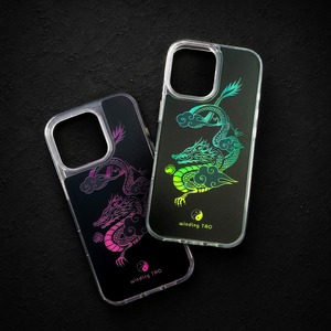 龍 ネオンサンド 蓄光 iPhoneケース［グリーン／パープル］〈暗闇で光る ドラゴン〉