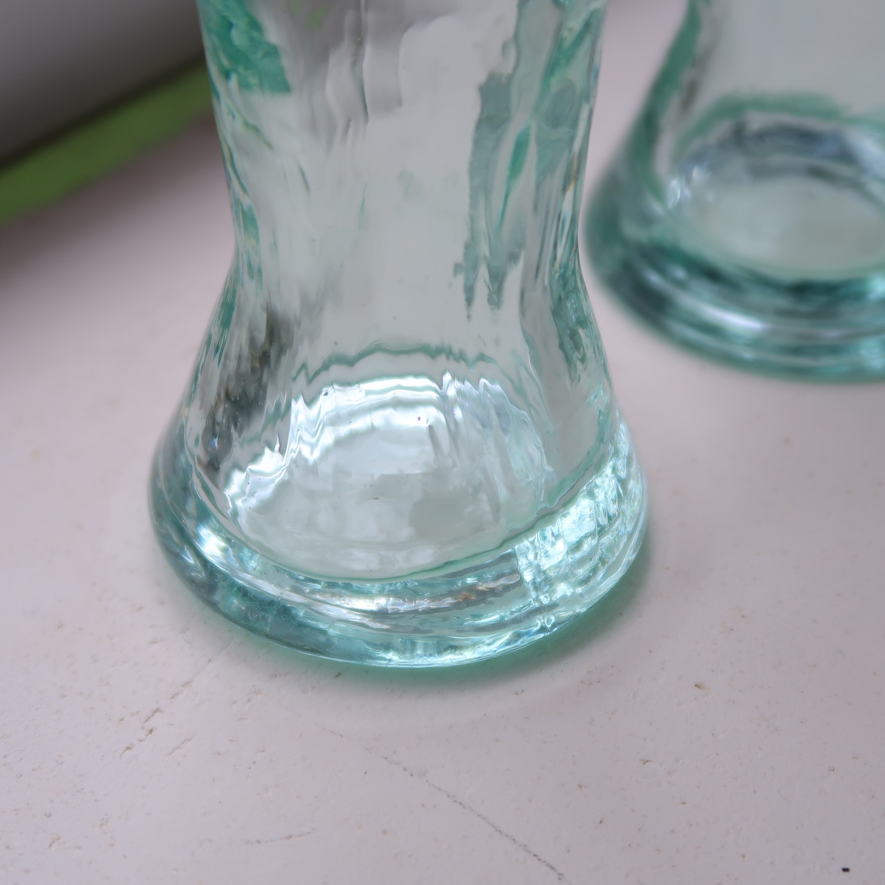 再生ガラスの一輪挿し