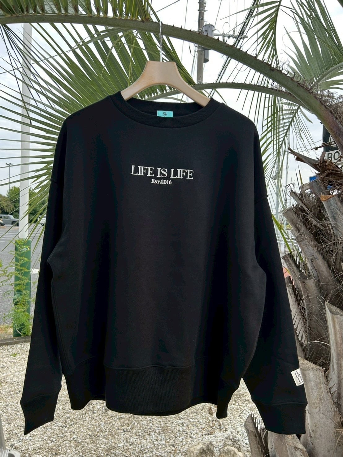 LIFEisLIFE 裏起毛刺繍クルースウェット ￥8,990(￥9,889)