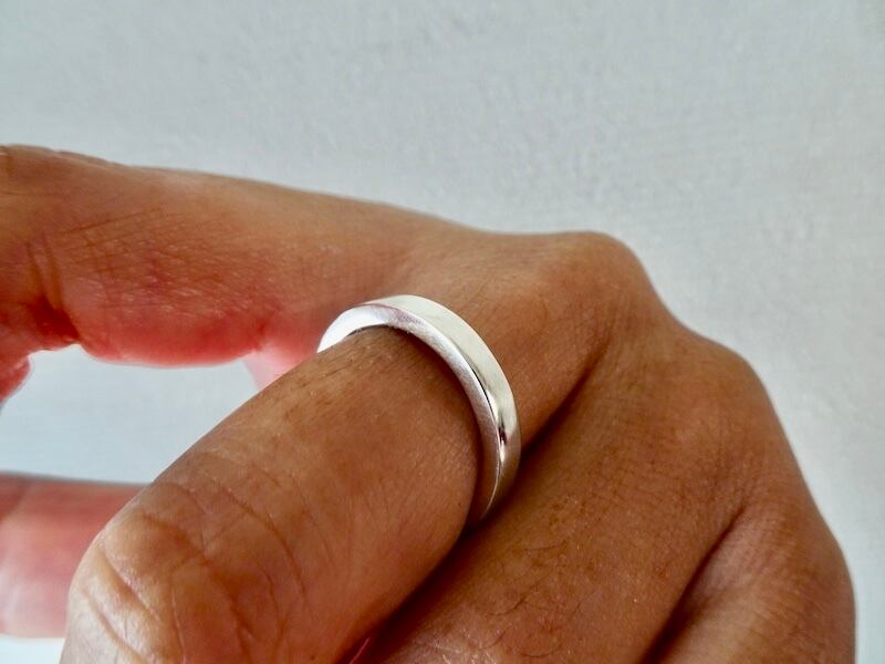 仁尾彫金『2.6mmダイヤ、幅3.5mm、ゴールド平打リング』ハンドメイド  